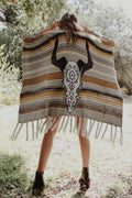 Poncho a rayas con calavera de vaca Leto Desert Wanderer