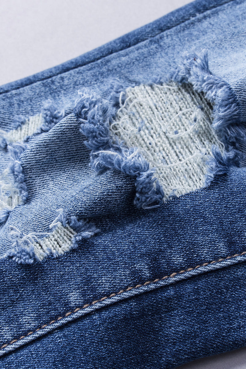 Jeans acampanados desgastados con bolsillos