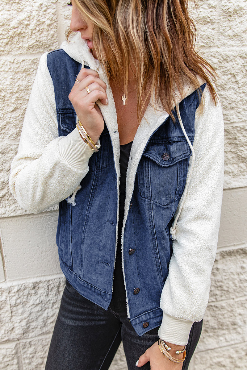 Chaqueta con capucha de denim sherpa empalmada en dos tonos