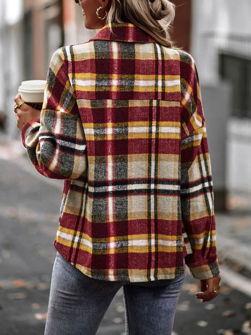 Chaqueta cepillada con botones a cuadros en la parte delantera y bolsillos en el pecho