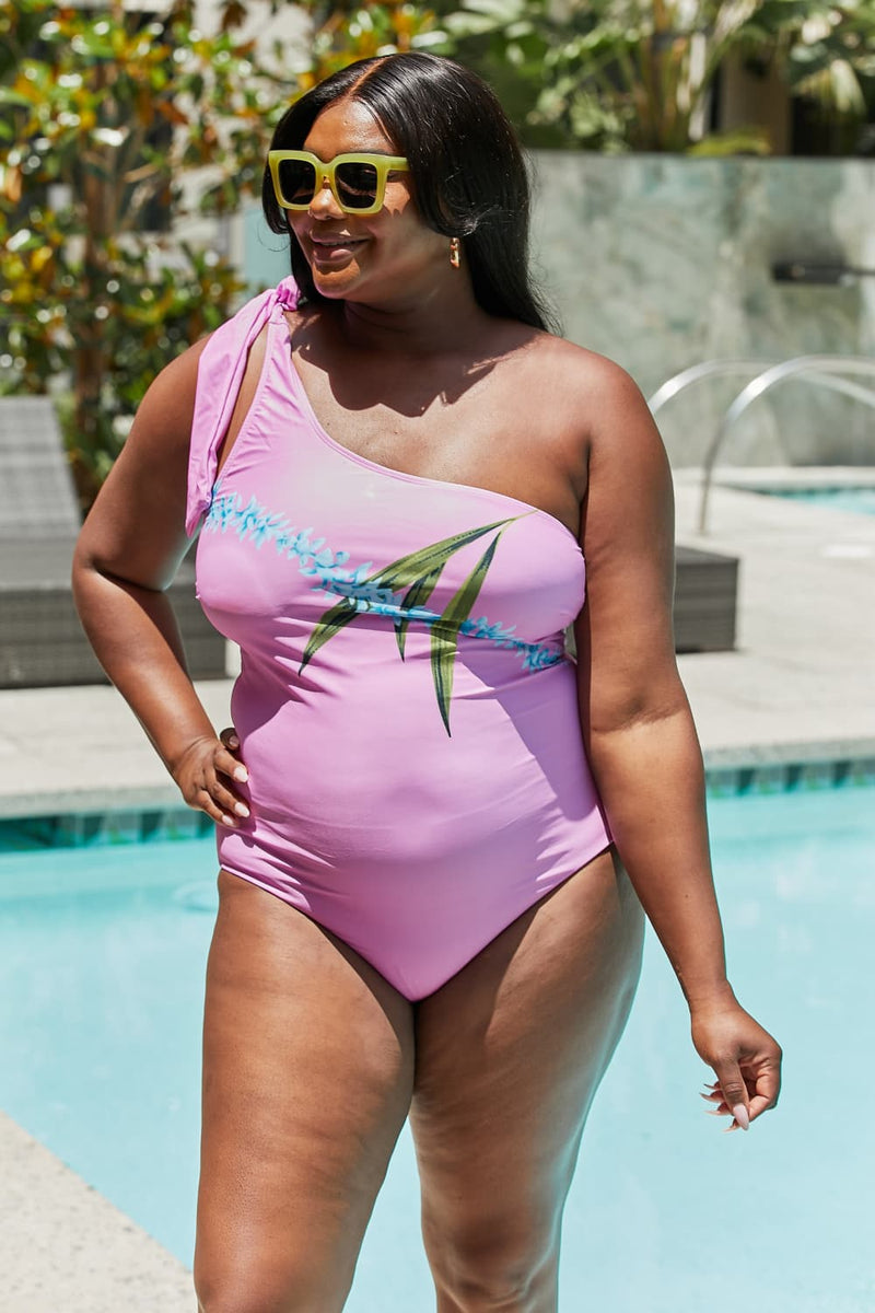 Traje de baño de un hombro en color rosa clavel de Marina West Swim Vacay Mode