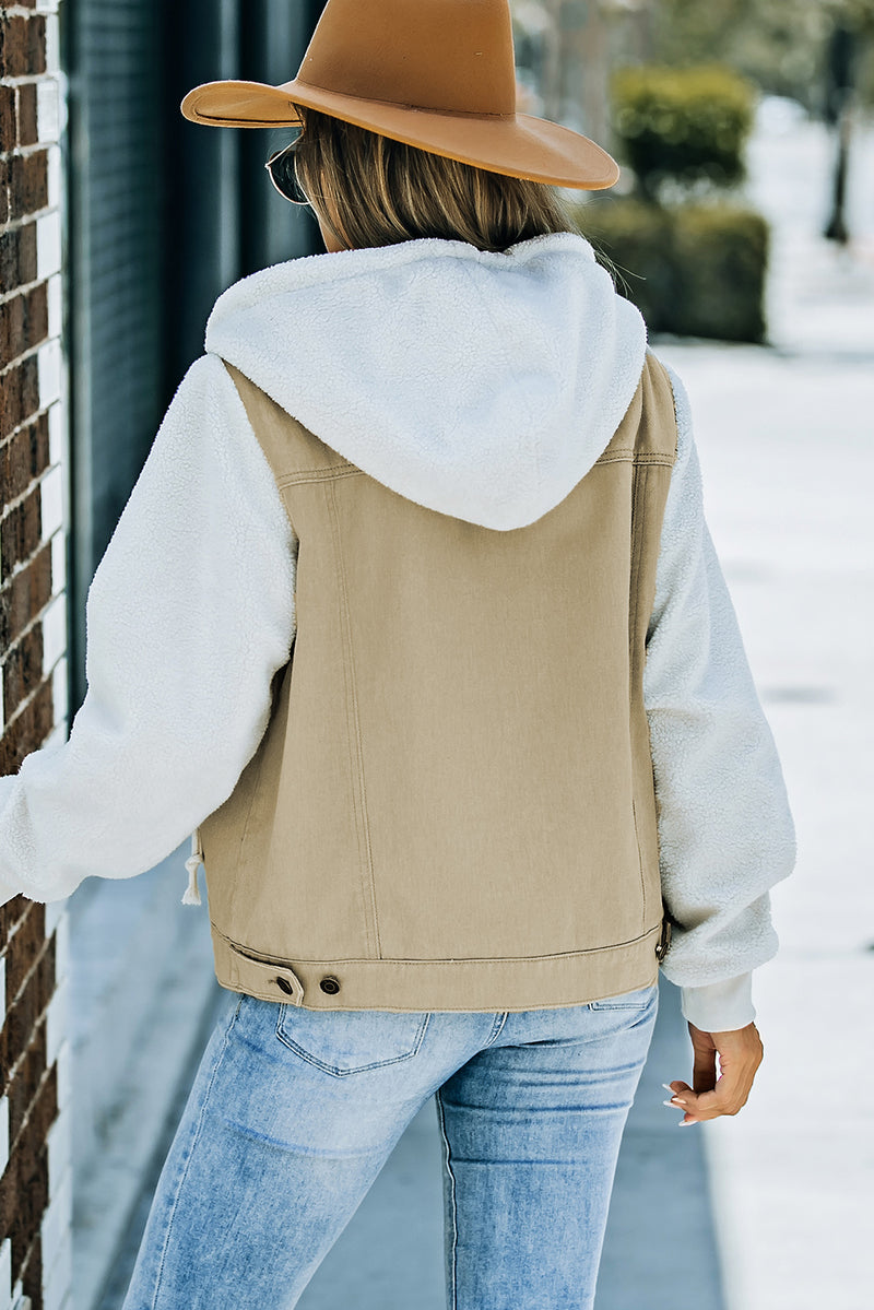 Chaqueta con capucha de denim sherpa empalmada en dos tonos