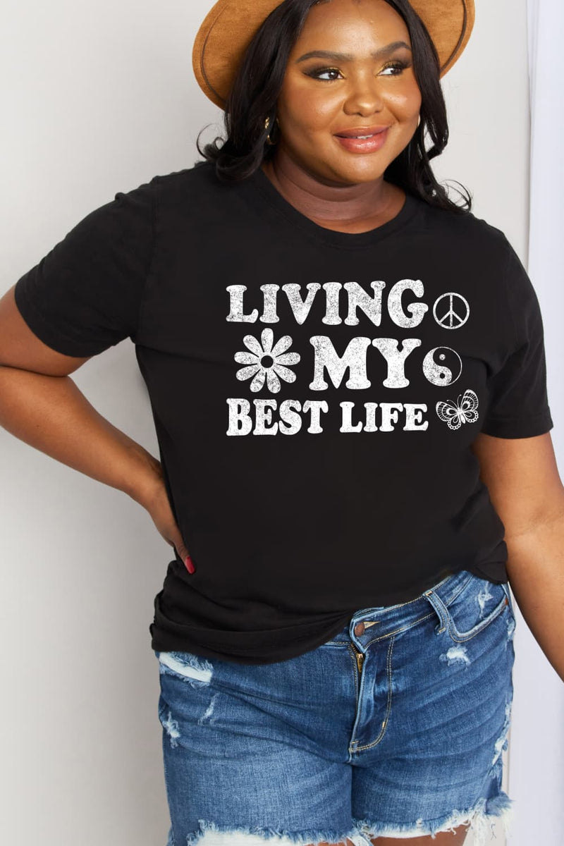 Camiseta de algodón con gráfico LIVING MY BEST LIFE de tamaño completo de Simply Love