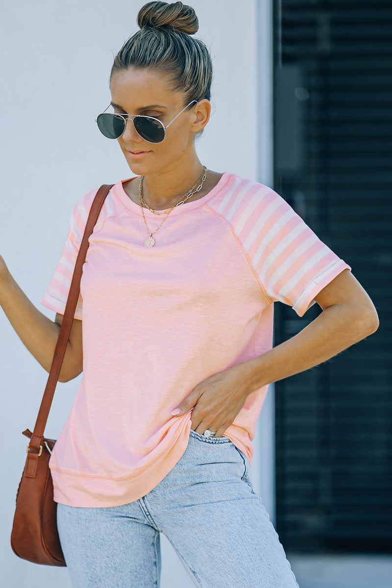 Camiseta a rayas con cuello redondo y manga raglán