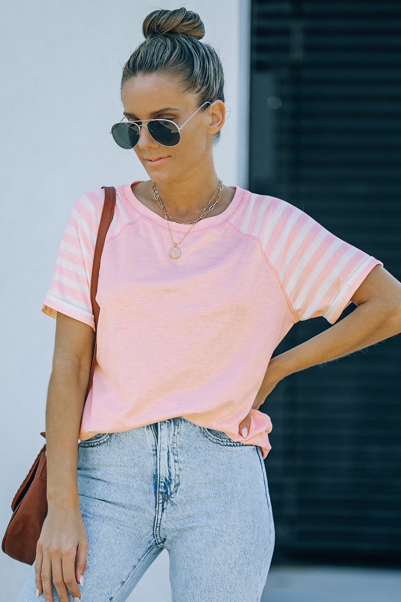 Camiseta a rayas con cuello redondo y manga raglán