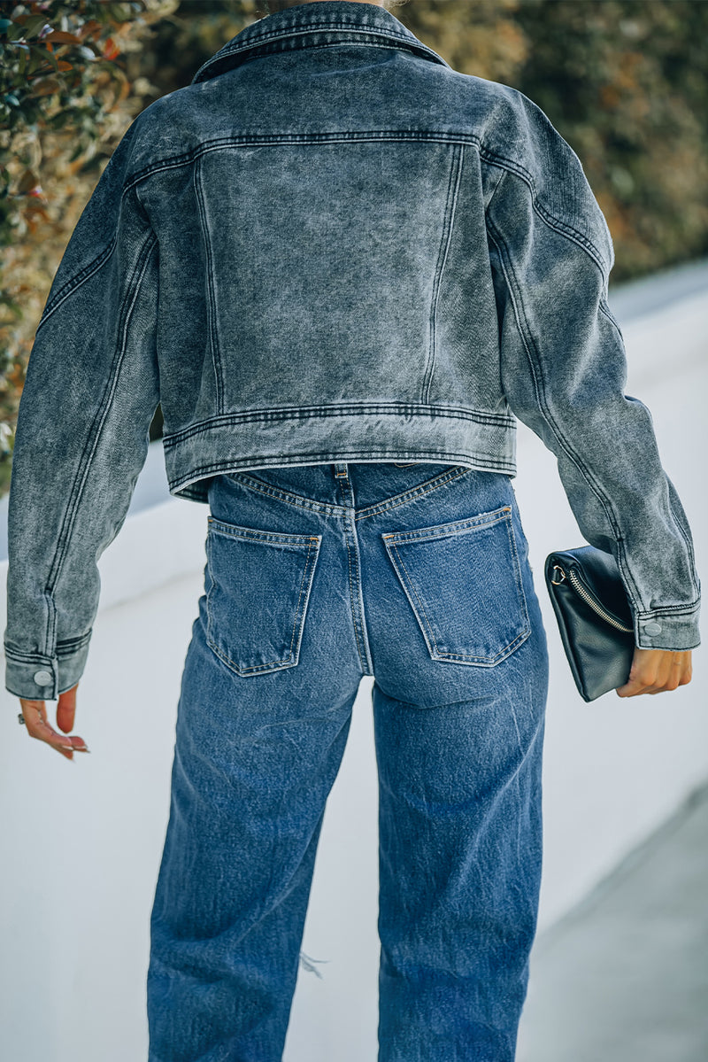 Chaqueta vaquera corta con cuello de solapa y lavado ácido