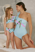 Traje de baño de un hombro en azul pastel Marina West Swim Vacay Mode