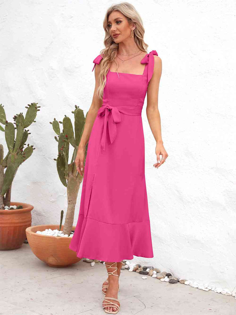 Vestido midi con tirantes y cuello cuadrado