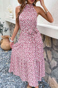 Vestido floral con lazo en la cintura y capas